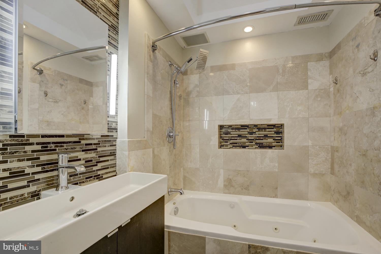 3958 BLAINE STREET NE