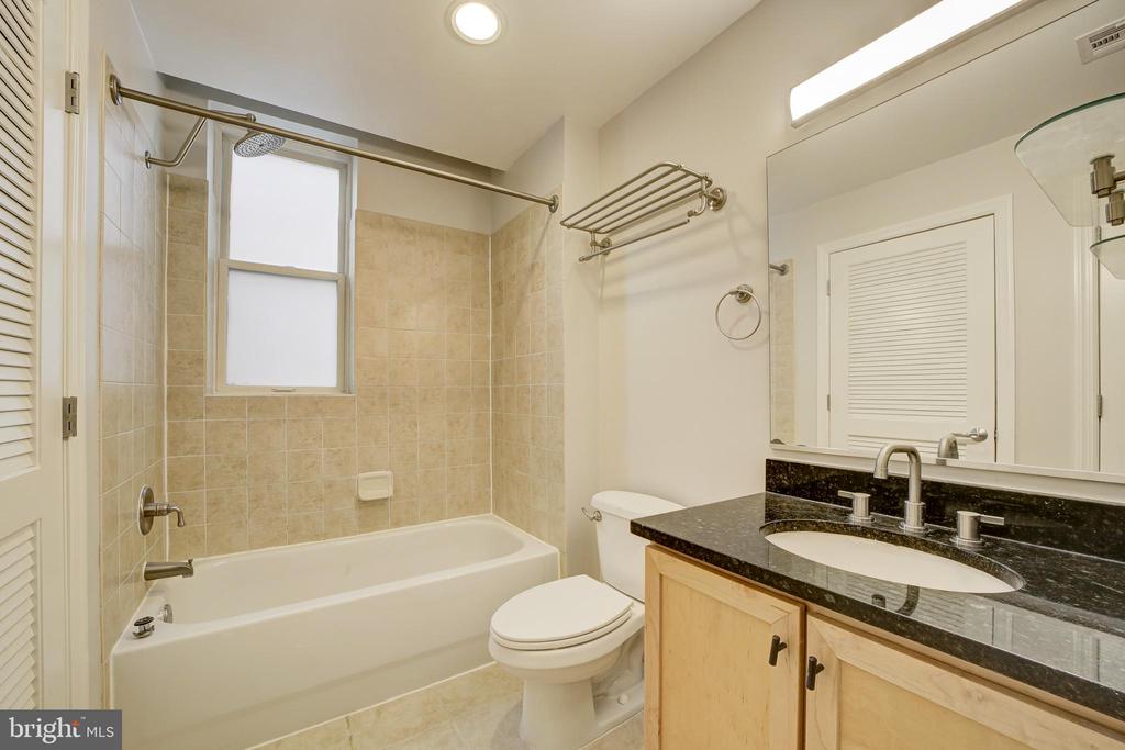 2022 FLAGLER PLACE NW F102