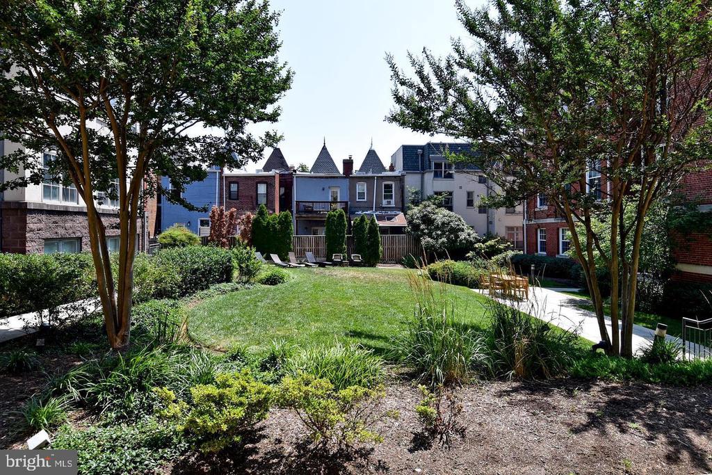 2022 FLAGLER PLACE NW F102