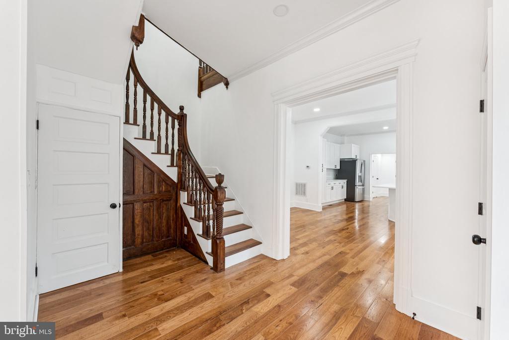 2105 4TH STREET NE