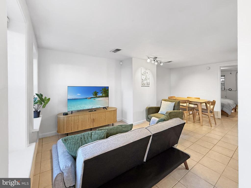 1523 PENNSYLVANIA AVENUE SE Unit: 2