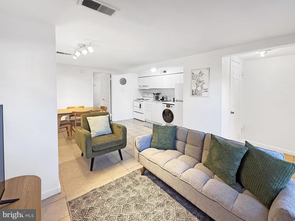 1523 PENNSYLVANIA AVENUE SE Unit: 2