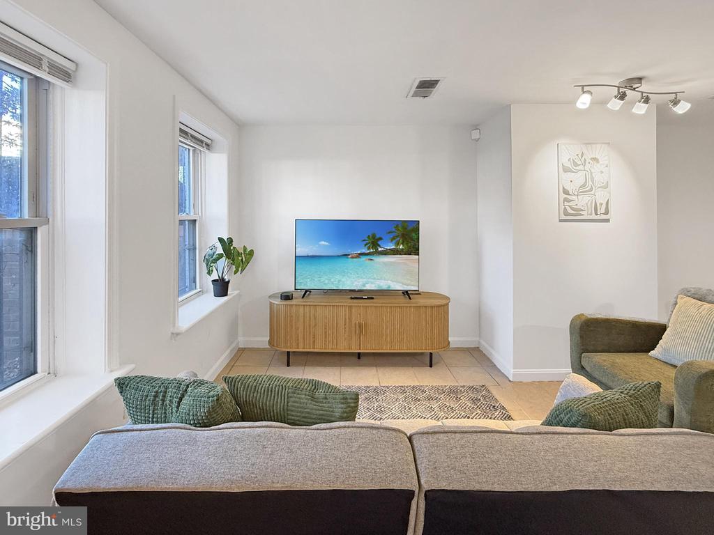1523 PENNSYLVANIA AVENUE SE Unit: 2