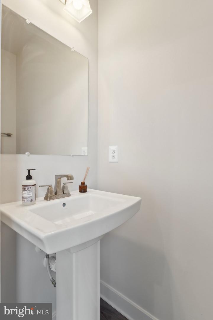 7828 Yona Ct