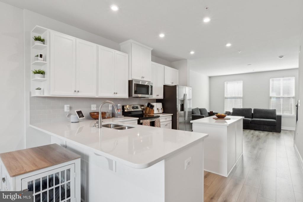 7828 Yona Ct