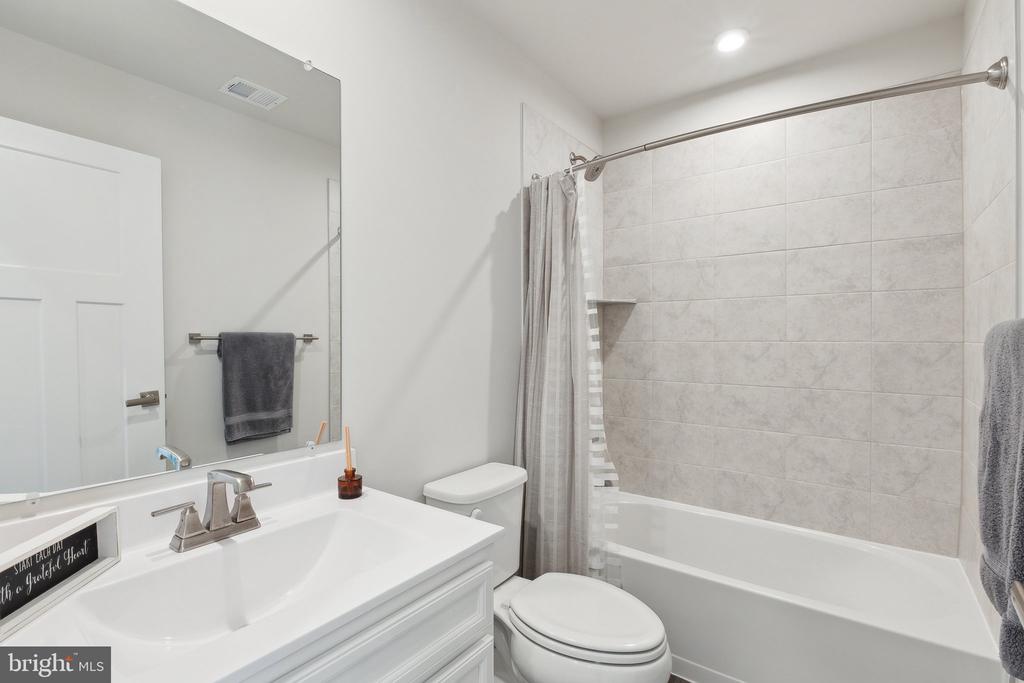 7828 Yona Ct