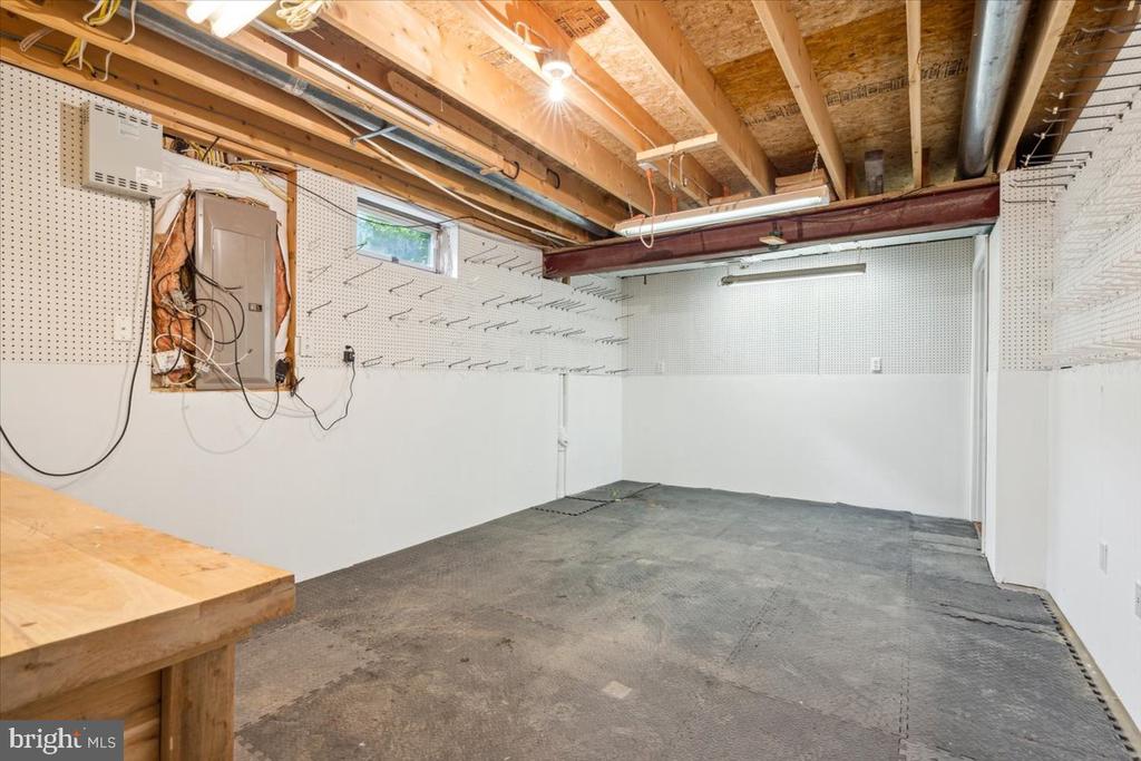 1037 Lindfield Dr