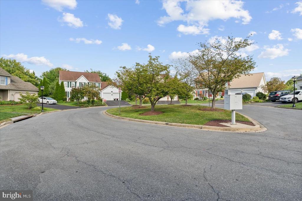 1037 Lindfield Dr
