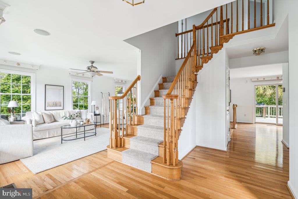 1037 Lindfield Dr
