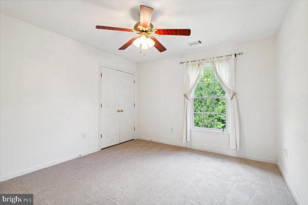 1037 Lindfield Dr