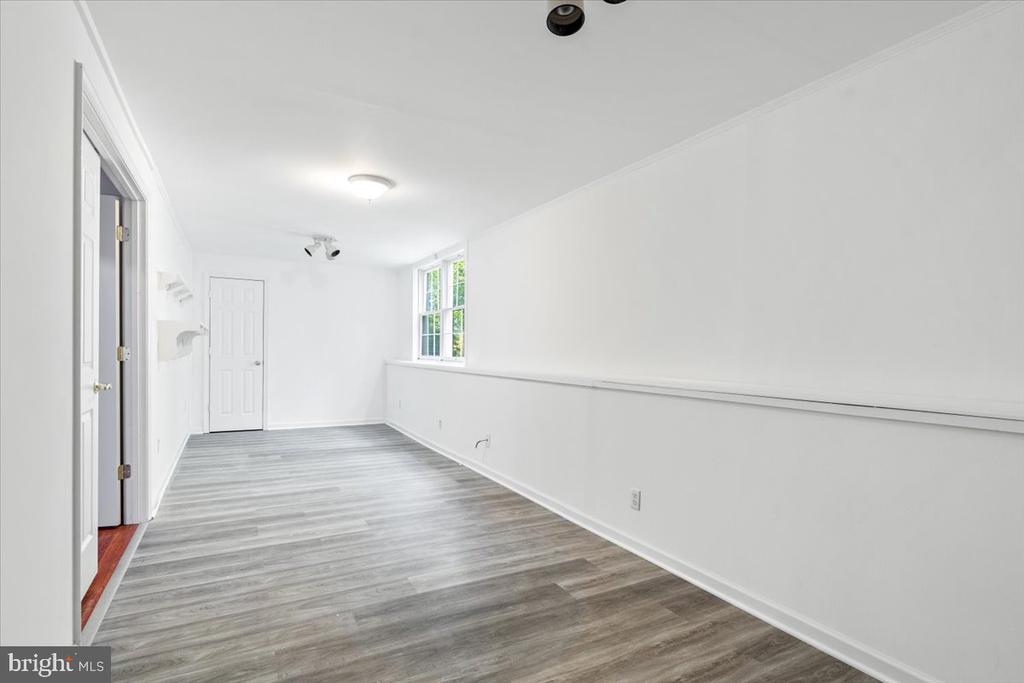 1037 Lindfield Dr