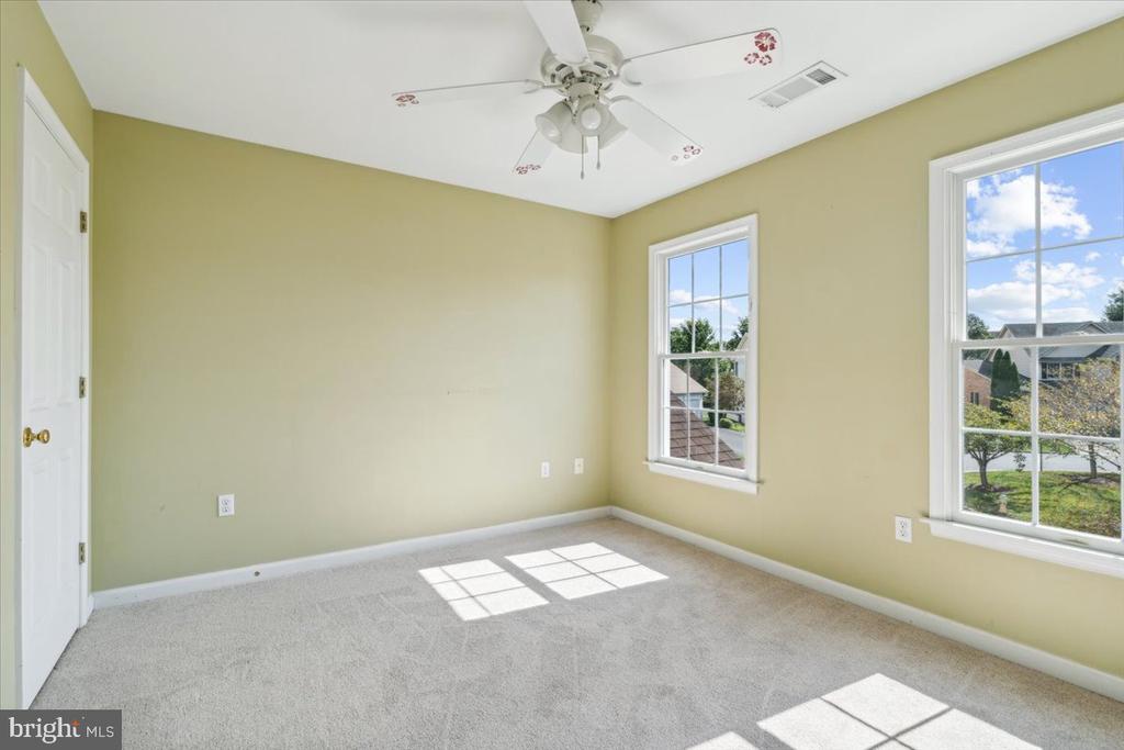1037 Lindfield Dr