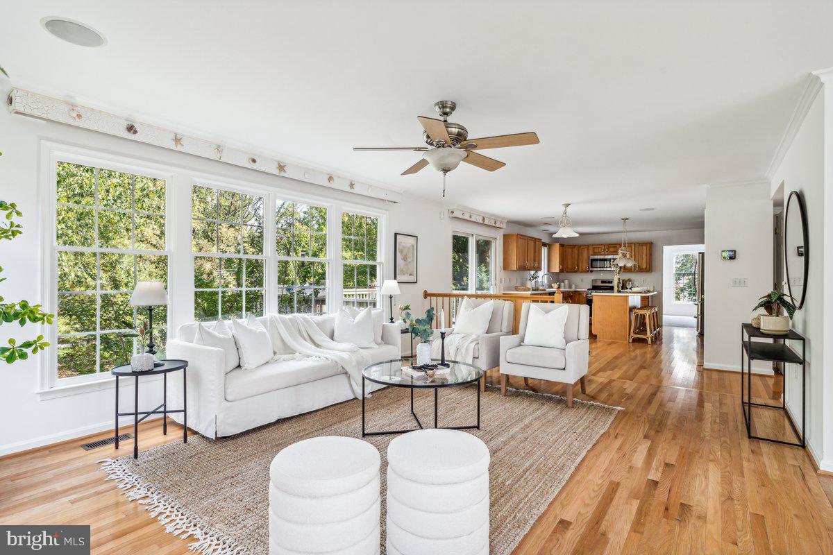 1037 Lindfield Dr