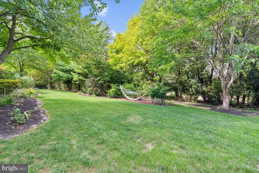 1037 Lindfield Dr