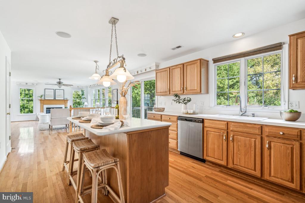 1037 Lindfield Dr
