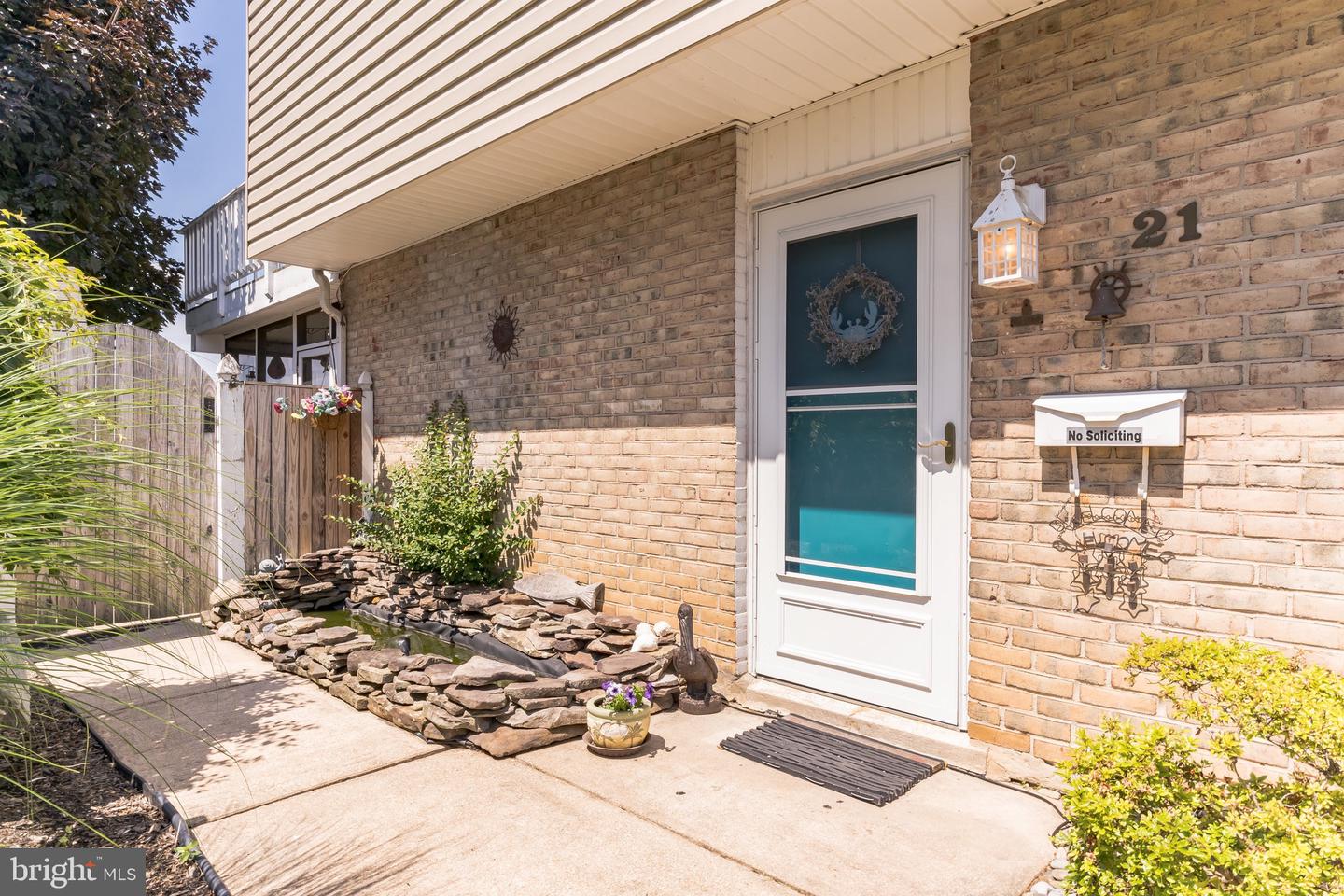 21 Neptune Dr