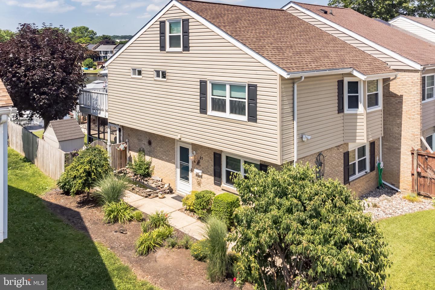 21 Neptune Dr