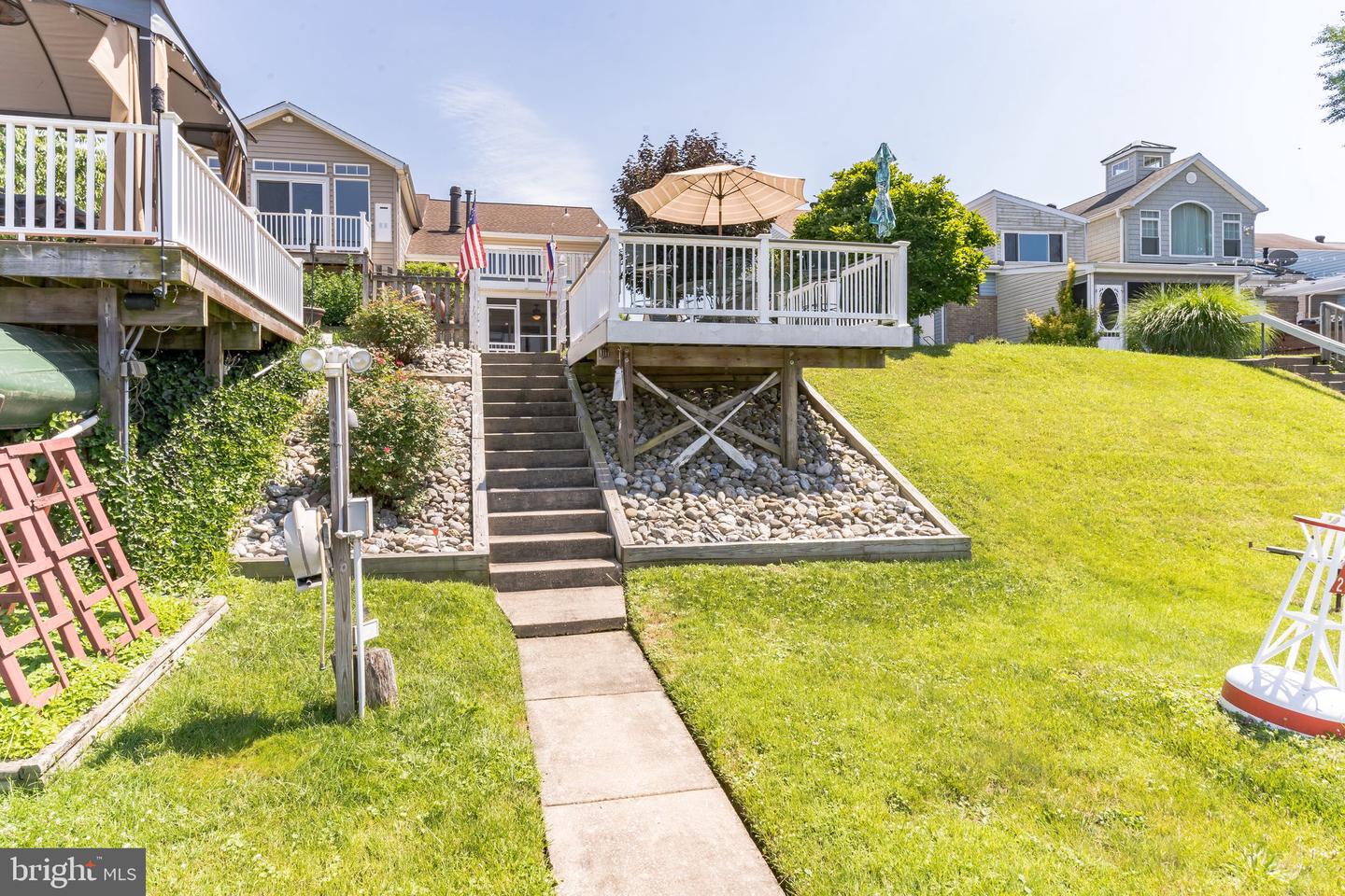 21 Neptune Dr
