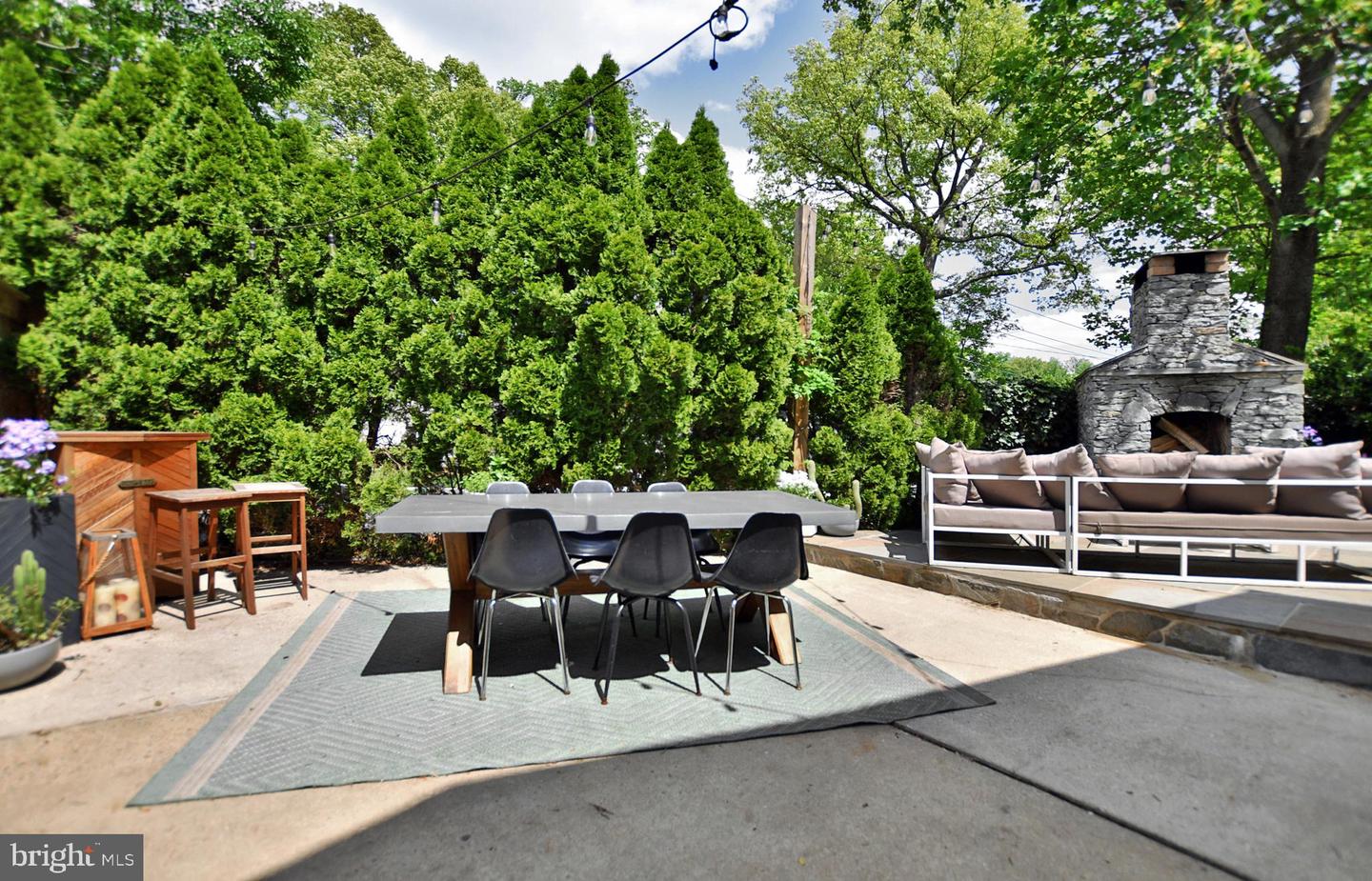 5219 Belvoir Dr