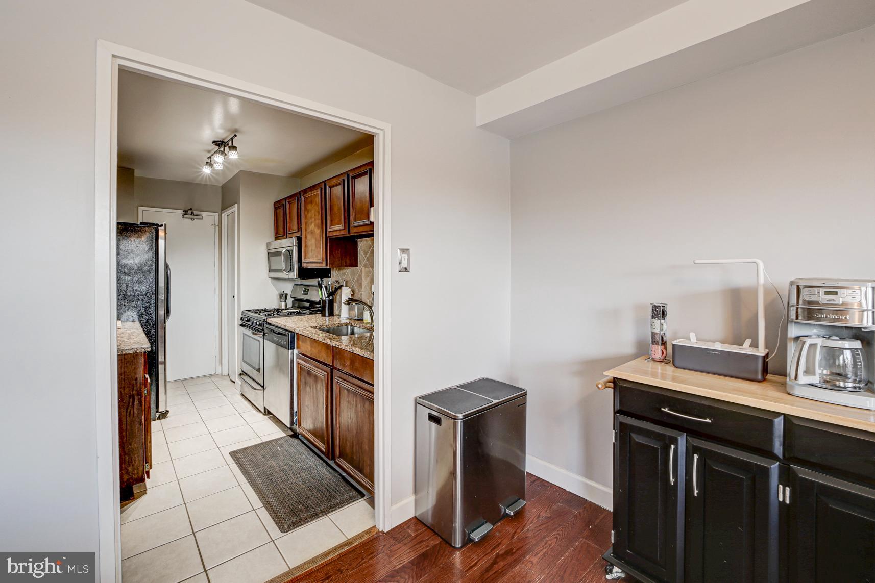 1900 LYTTONSVILLE ROAD 1105
