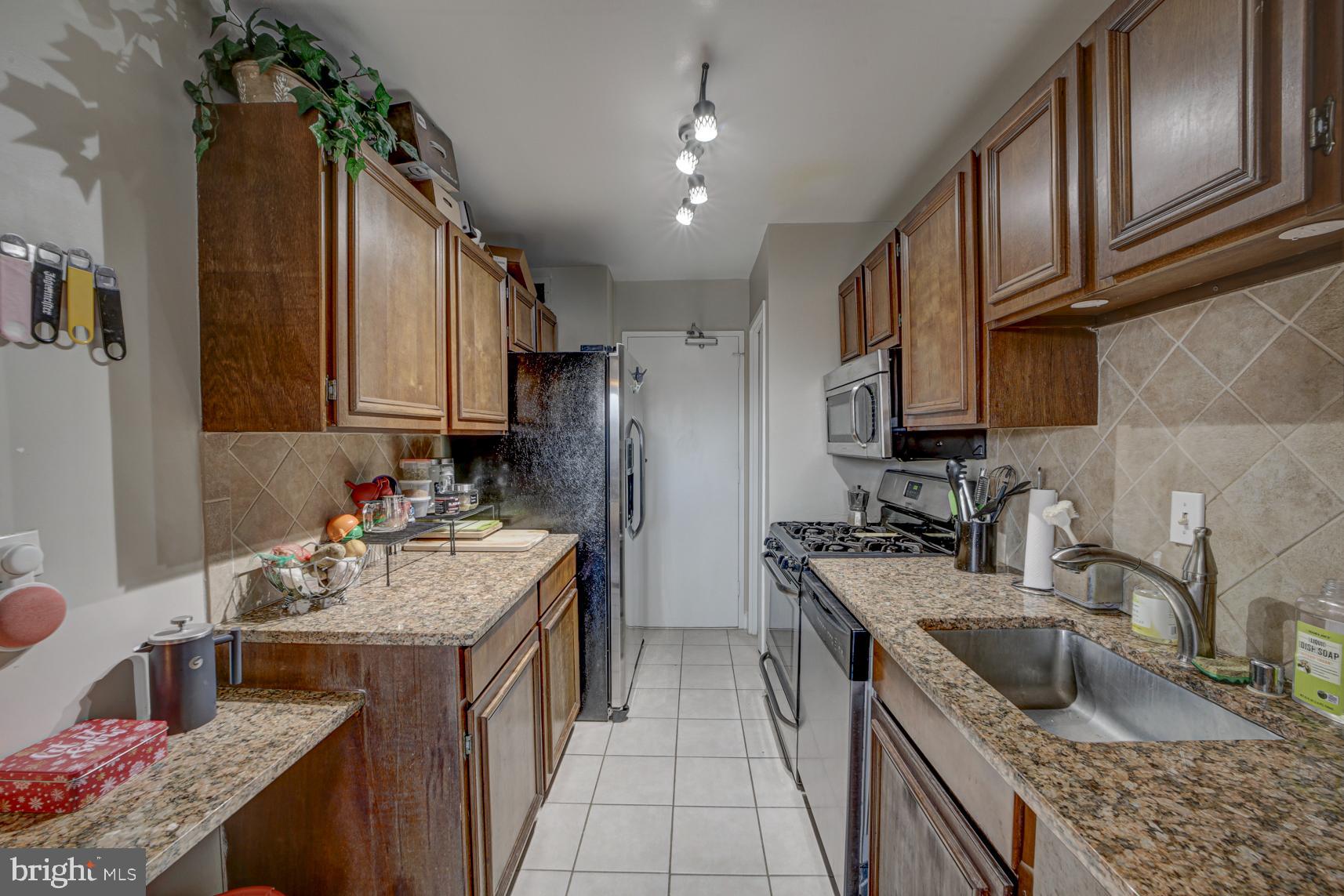 1900 LYTTONSVILLE ROAD 1105
