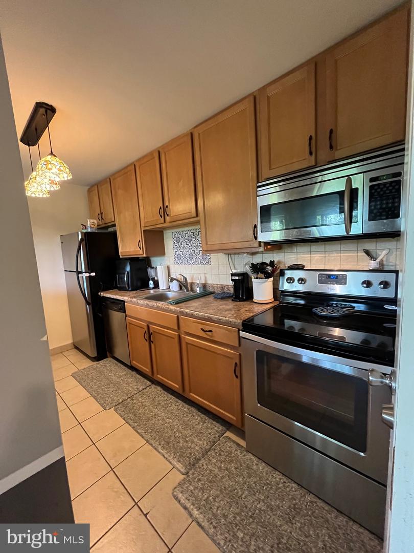 6308 Hil Mar Dr #8-9