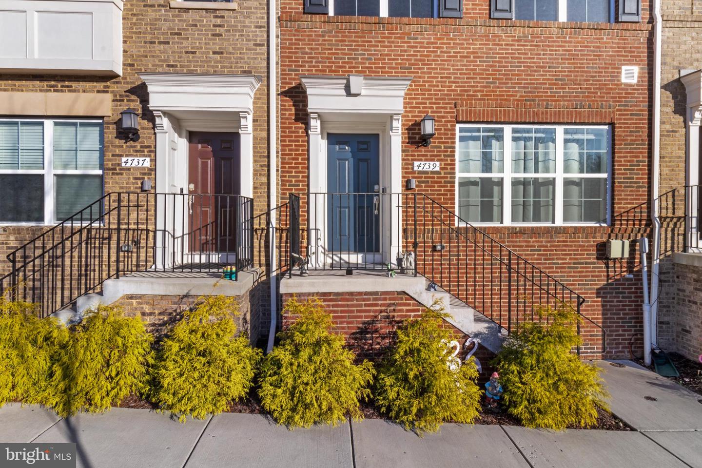 4739 Cherokee St