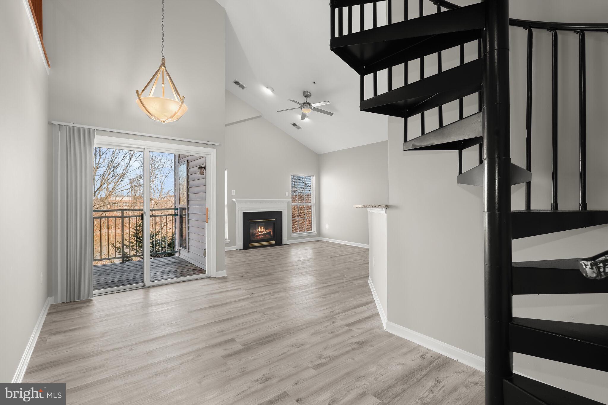 15614 Everglade Ln #406