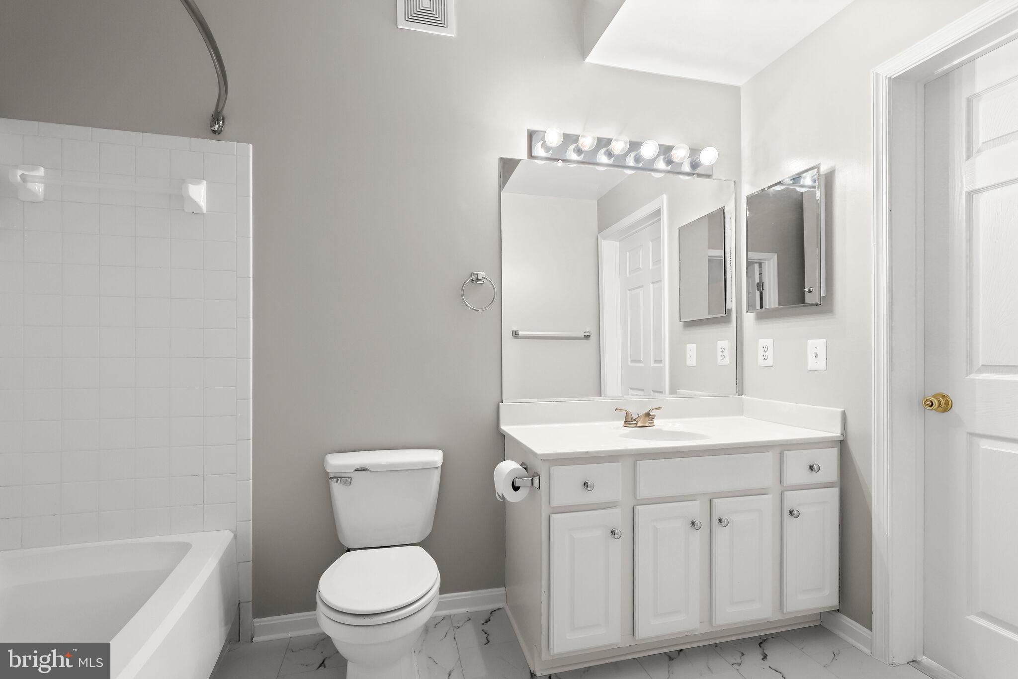 15614 Everglade Ln #406