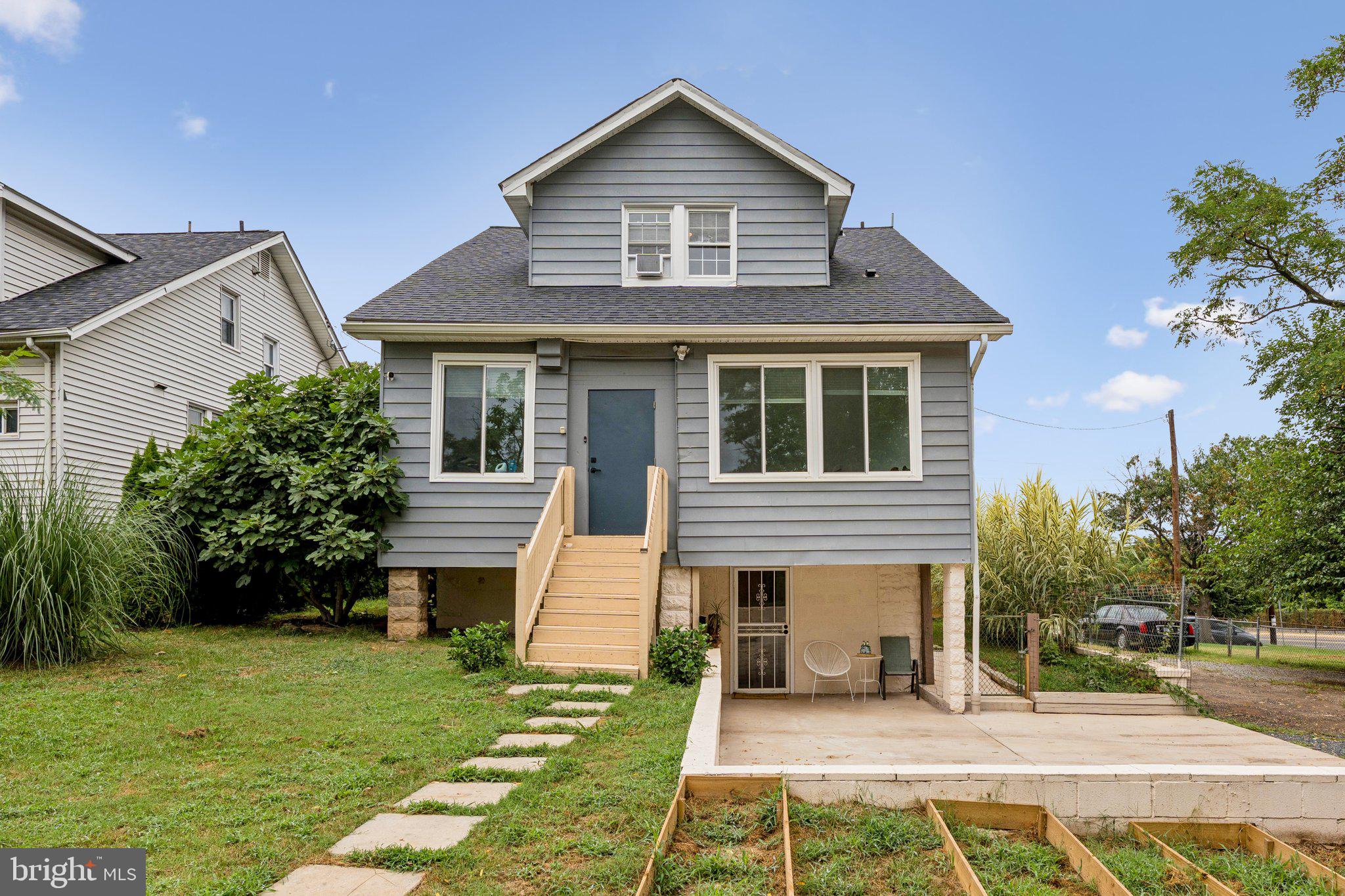 1527 BEAVER HEIGHTS LANE