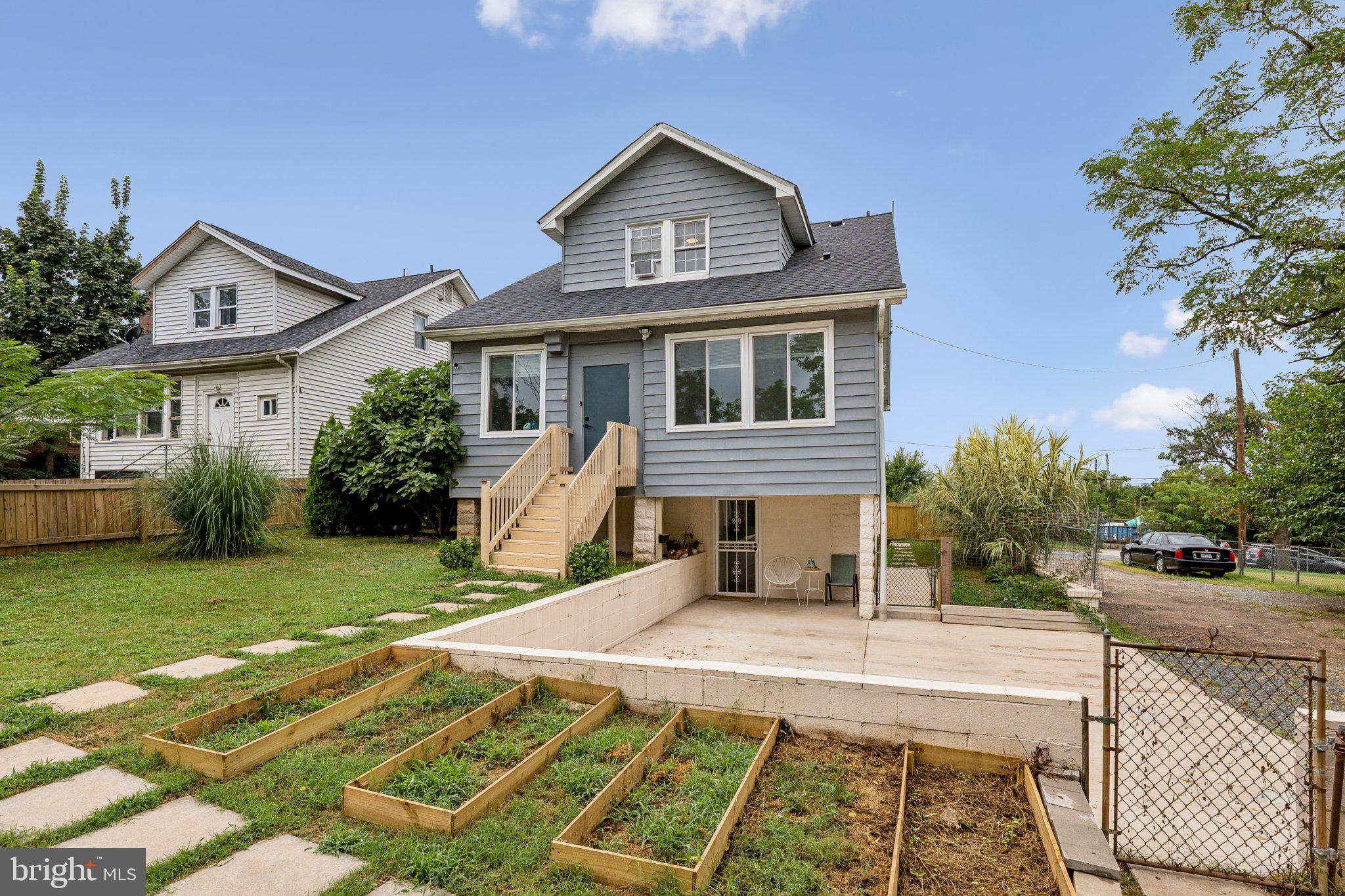 1527 BEAVER HEIGHTS LANE