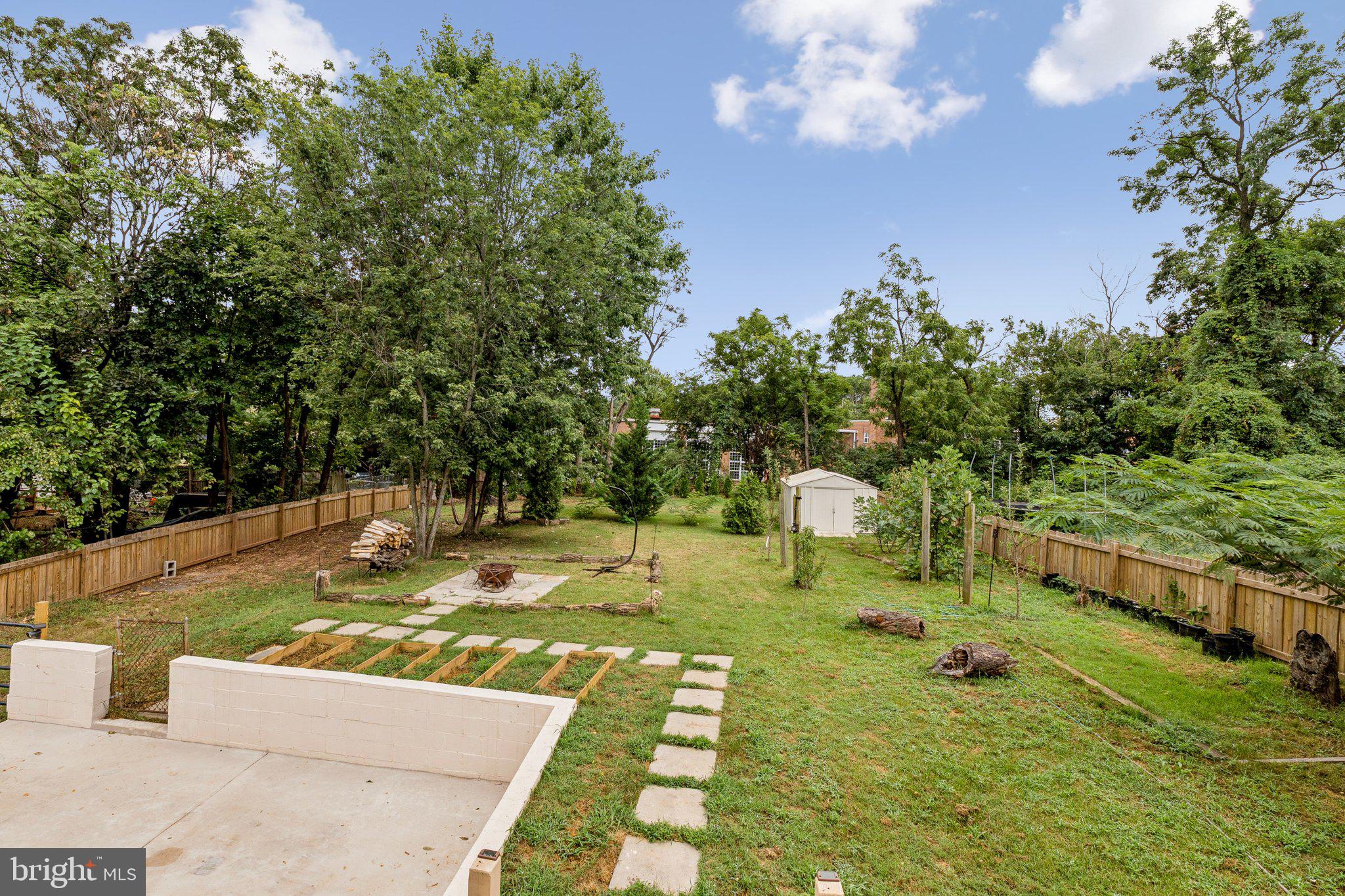 1527 BEAVER HEIGHTS LANE