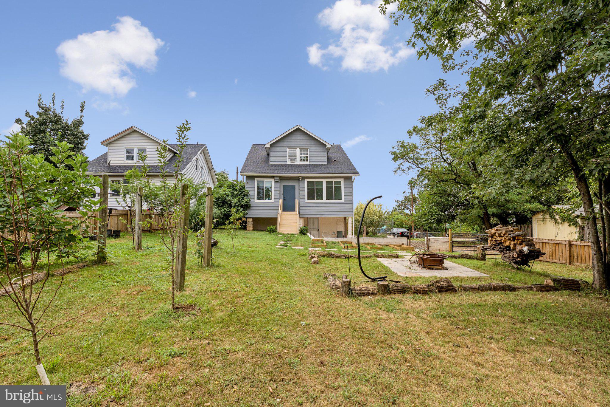 1527 BEAVER HEIGHTS LANE