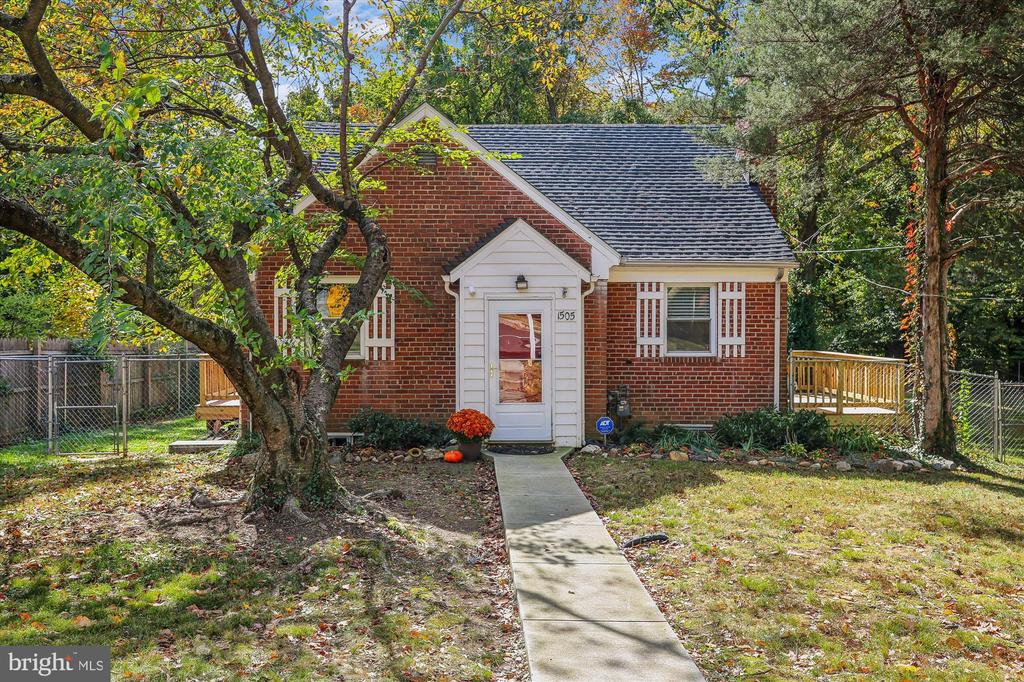 1505 DREXEL STREET