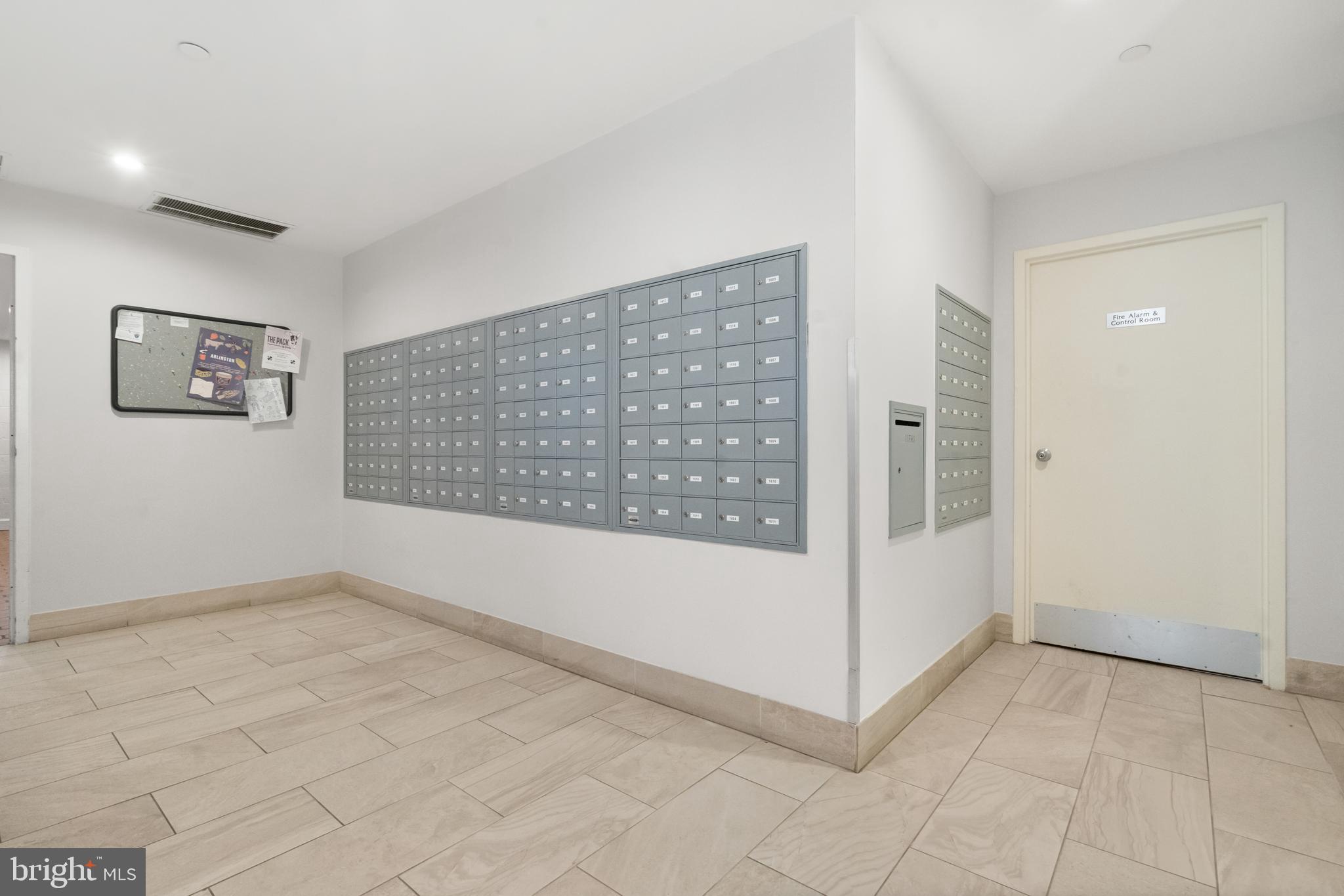 1301 N Courthouse Rd #907