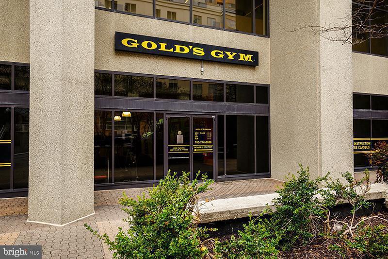 1301 N Courthouse Rd #907