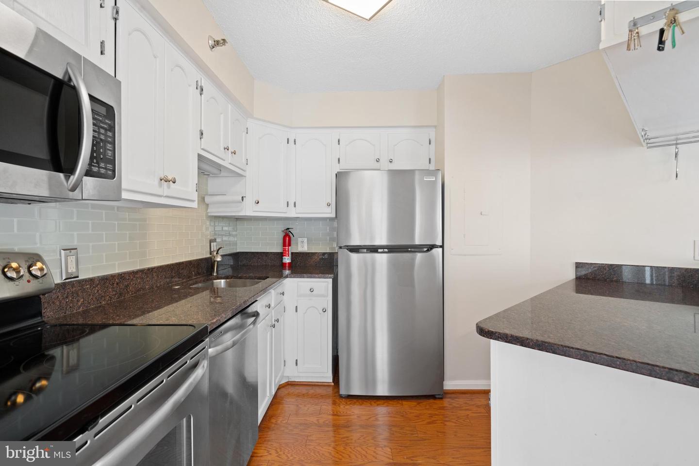 1301 N Courthouse Rd #907