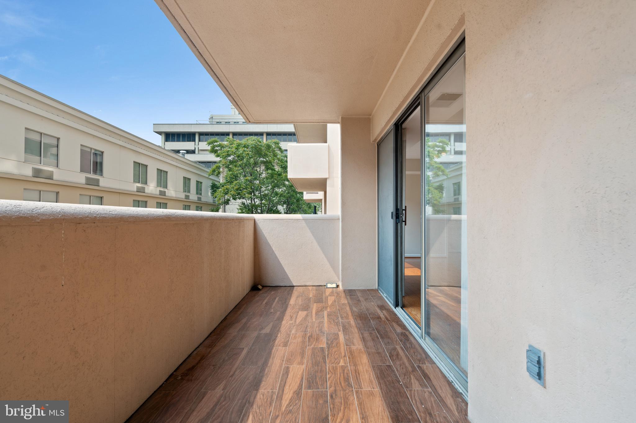 1301 N Courthouse Rd #907