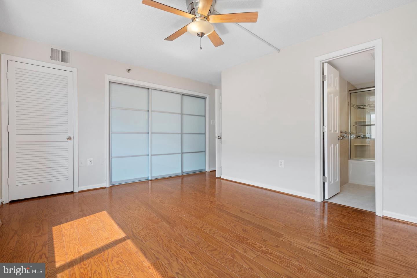 1301 N Courthouse Rd #907