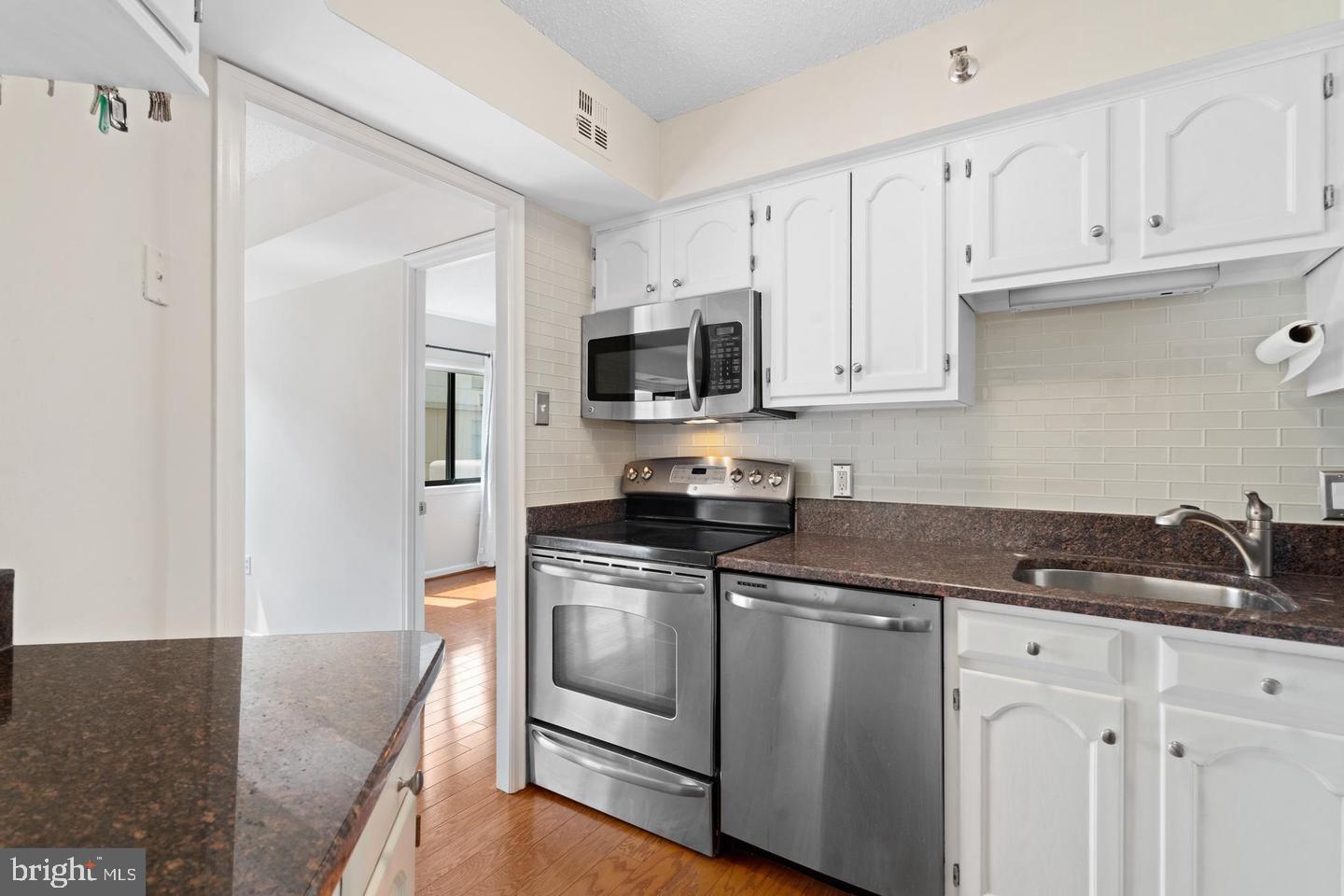 1301 N Courthouse Rd #907