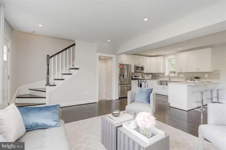 535 N GEORGE MASON DR