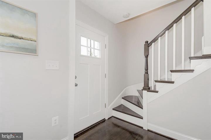 535 N GEORGE MASON DR