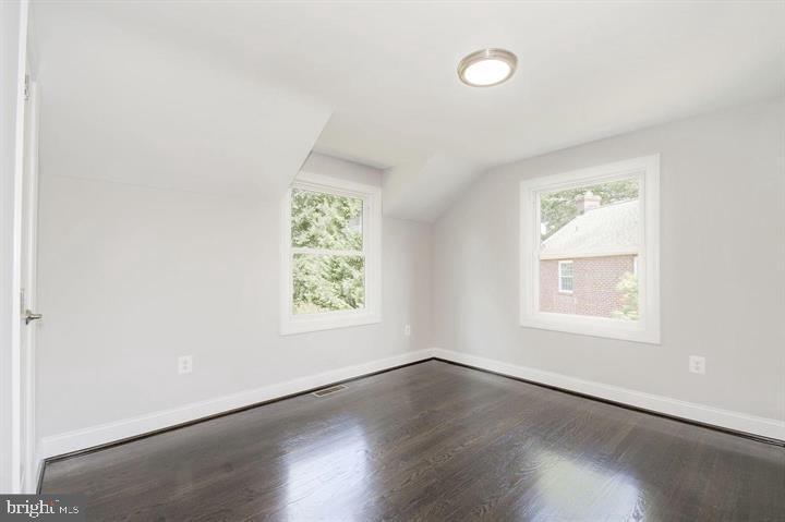 535 N GEORGE MASON DR