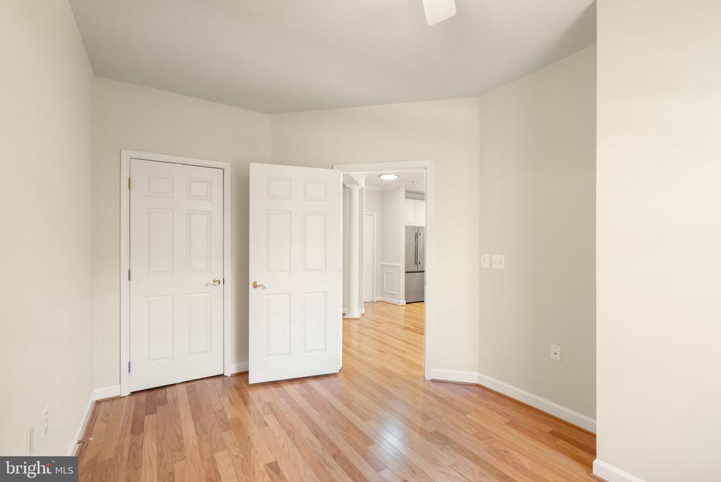 1321 N ADAMS COURT Unit: 201
