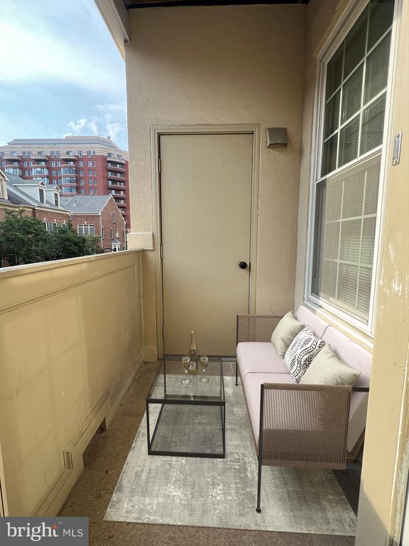 1321 N ADAMS COURT Unit: 201