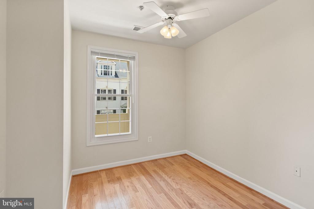 1321 N ADAMS COURT Unit: 201
