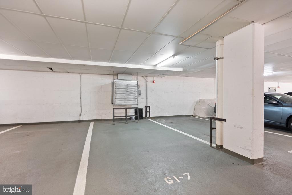 1321 N ADAMS COURT Unit: 201