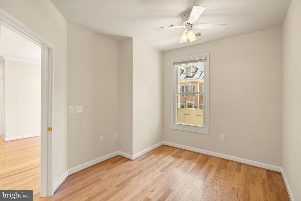 1321 N ADAMS COURT Unit: 201
