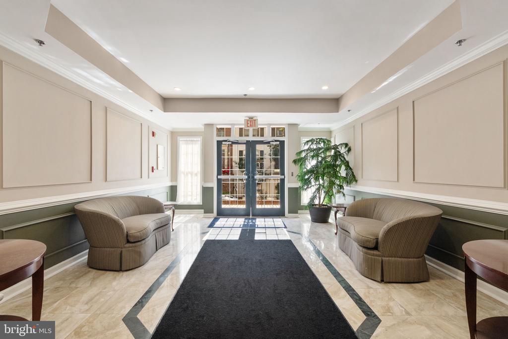 1321 N ADAMS COURT Unit: 201