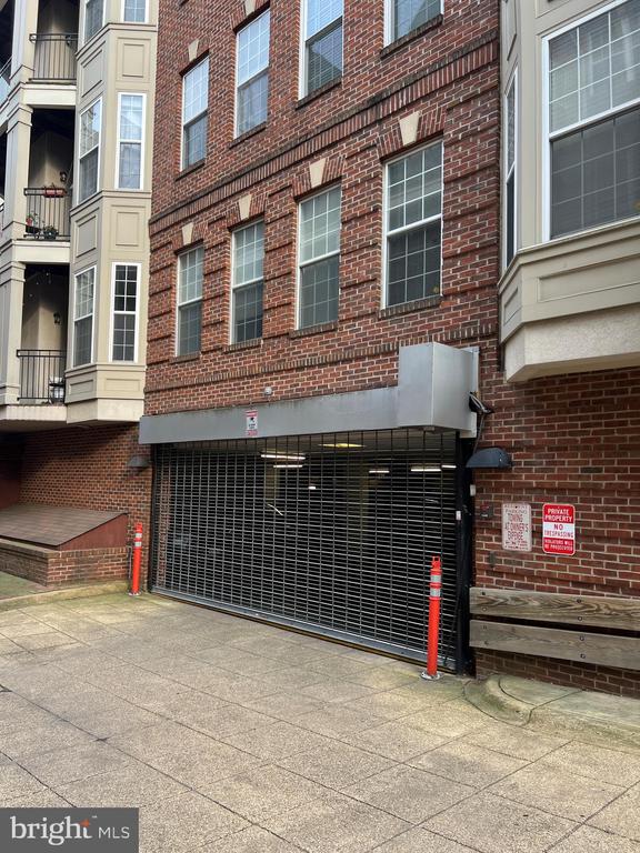 1321 N ADAMS COURT Unit: 201